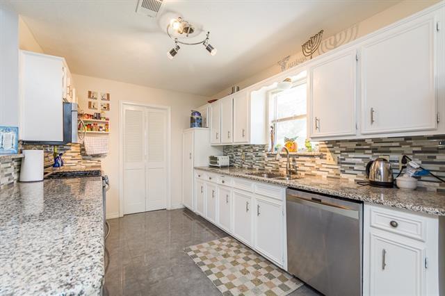 Building Photo - 1001 Valley Creek Dr