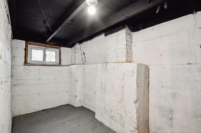 Building Photo - 718 Hanford St