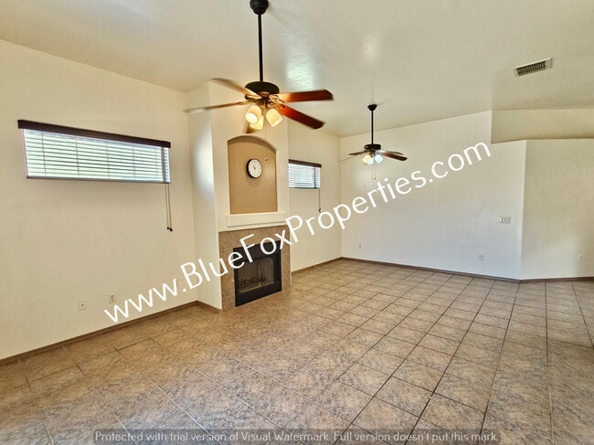 Building Photo - 5541 N Silver Stream Way