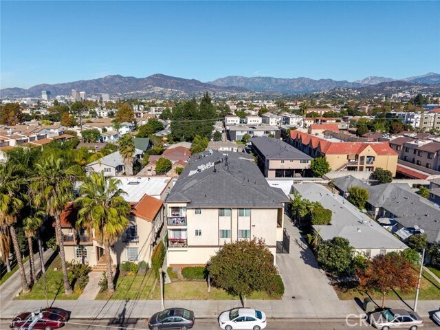 Building Photo - 909 E Chevy Chase Dr