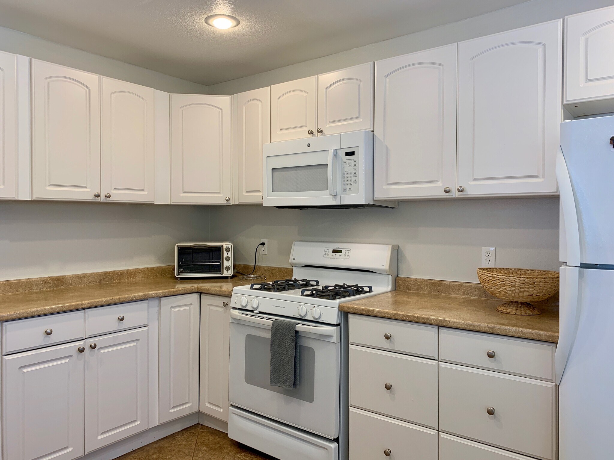 Building Photo - 6186 Chia Ave