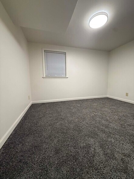 Building Photo - 4220 S 49th St