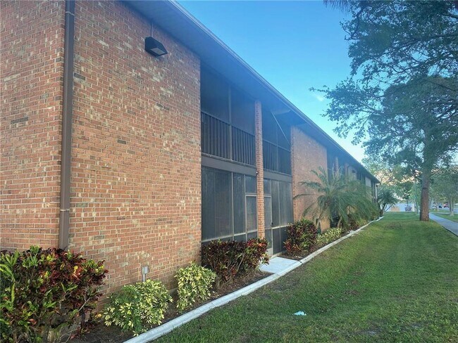 Primary Photo - 111 Airport Ave W