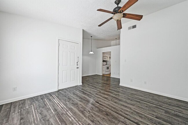 Building Photo - 1705 Crossing Pl