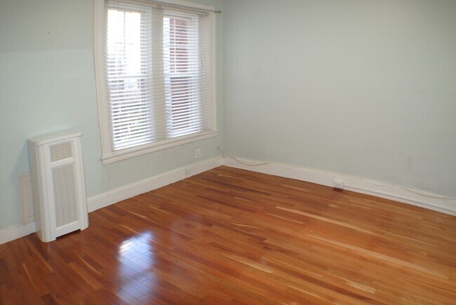 Building Photo - 22 Parkway Rd