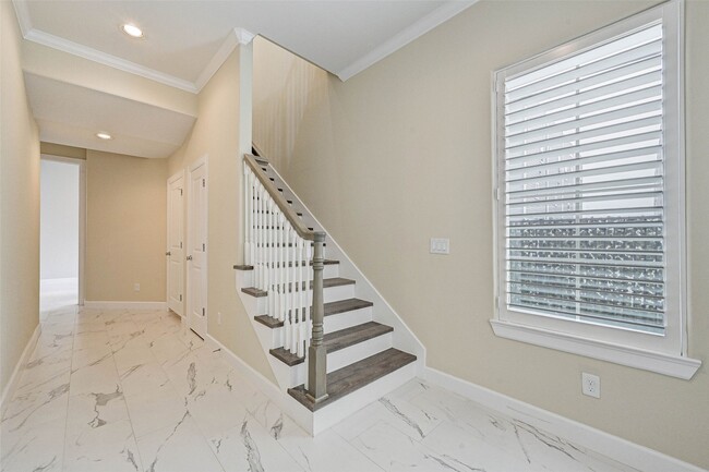 Building Photo - 2113 Naomi St