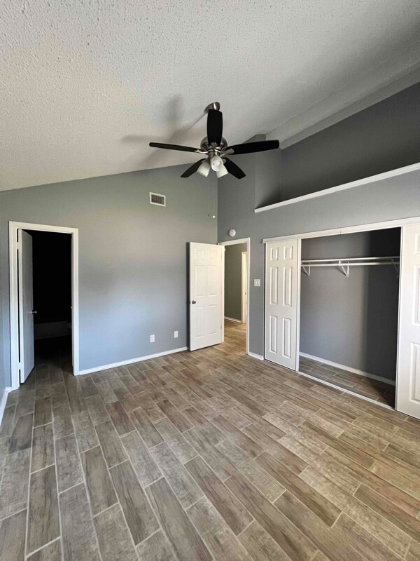 Building Photo - 2504 Liberty Ln