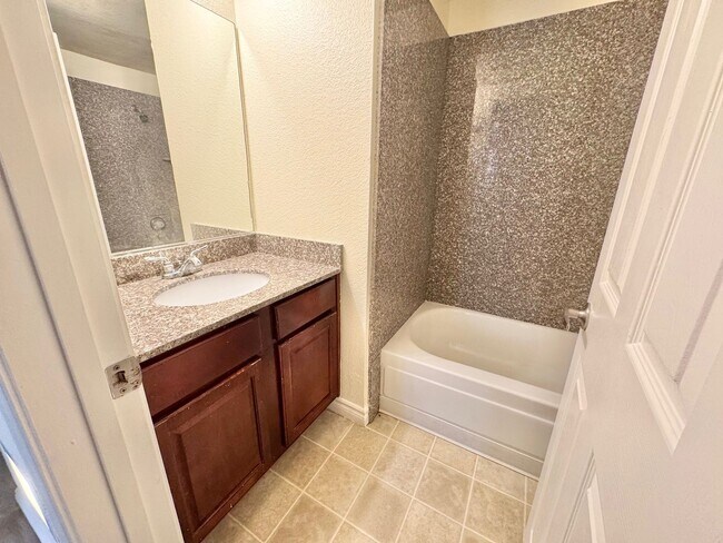 Building Photo - Stylish condo with new upgrades, tennis courts, and pool access