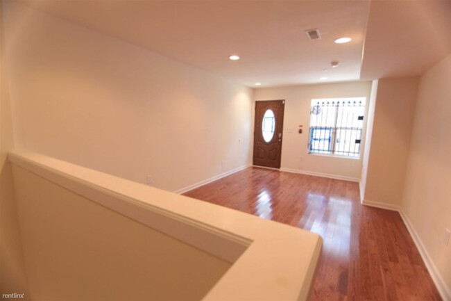 Building Photo - 4 br, 4 bath Triplex - 1915 N GRATZ ST Unit A