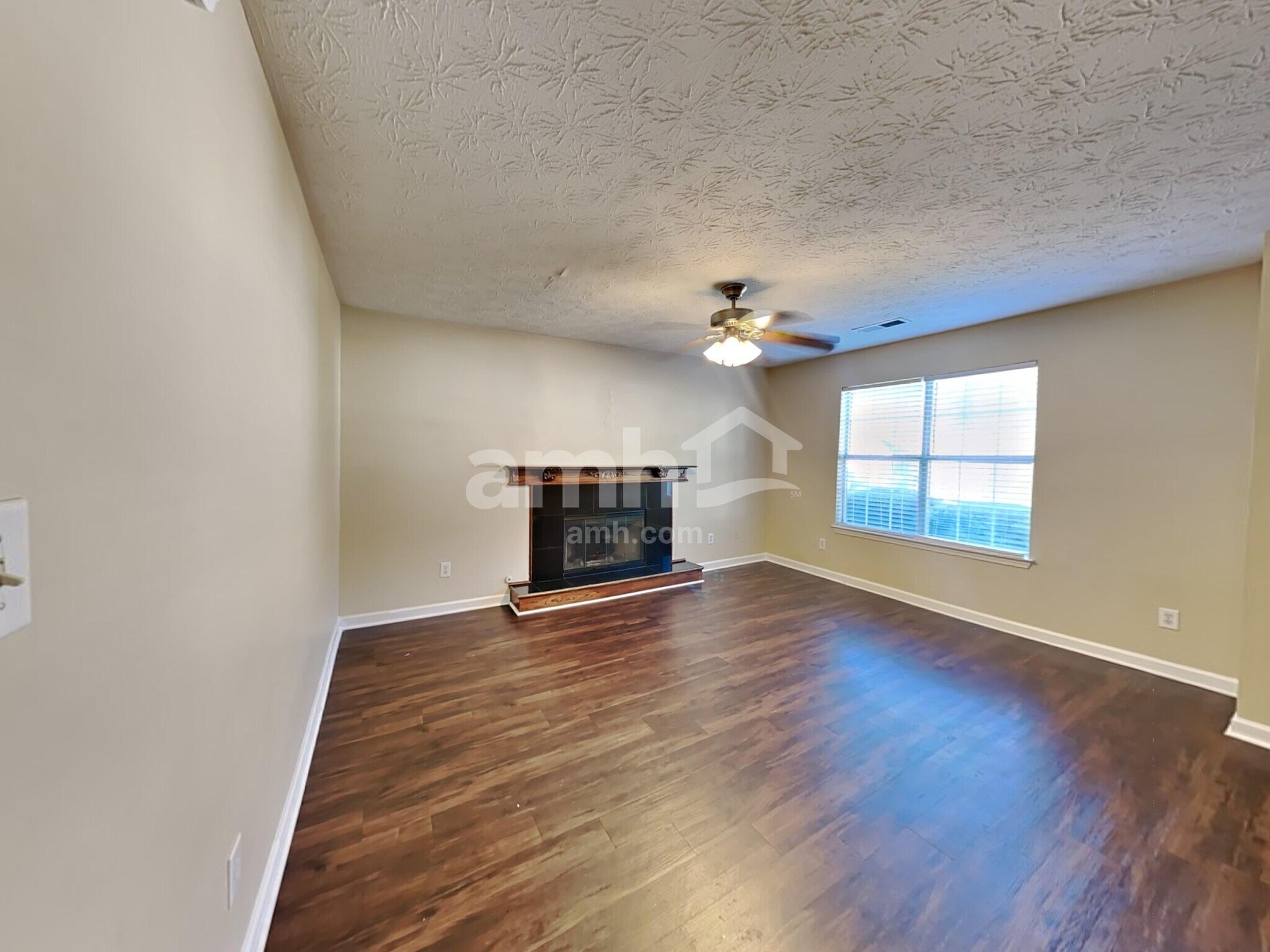 Building Photo - 1215 Wilkes Crest Dr