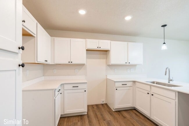 Building Photo - MODERN FINISHES!  3 Bedroom, 2 Bath Home in Altoona
