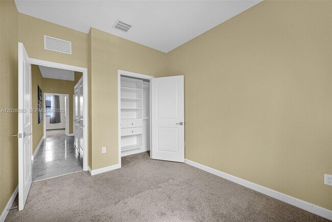 Building Photo - 1130 SW 6th Ct