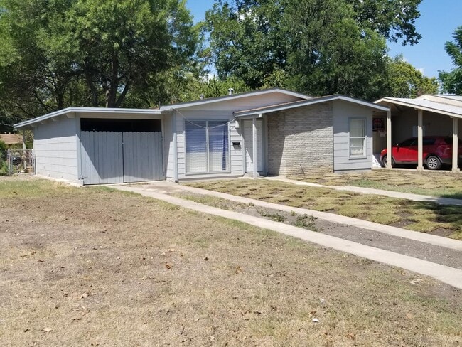 Building Photo - 1815 Viewridge Dr
