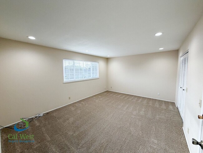 Building Photo - $4995 - Beautiful and Well Maintained South Gilroy Home w/ Salt Water Pool!!