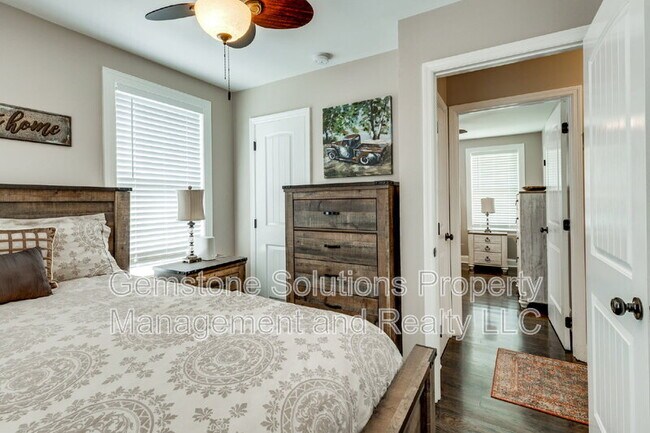 Building Photo - 1406 Lillian St