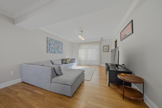 Building Photo - 1707 Summer St