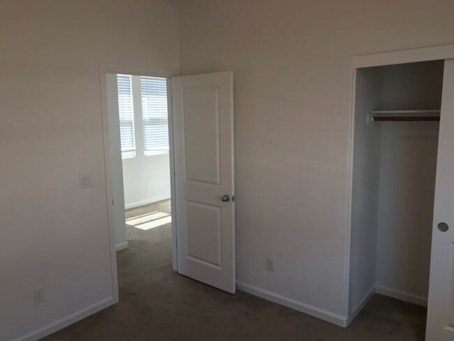 Building Photo - 1704 Brodea Ln