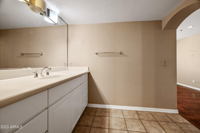 Building Photo - 5104 N 32nd St
