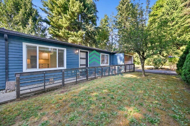 Building Photo - Charming Shoreline Home on a Spacious Lot | A/C & EV Charger | Near Light Rail