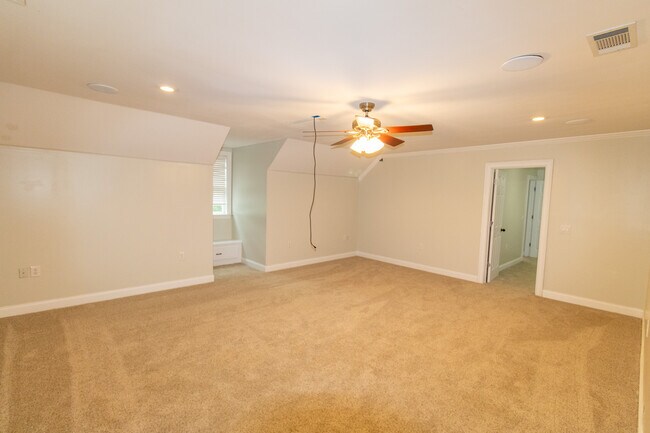 Building Photo - 906 Monarch Cir