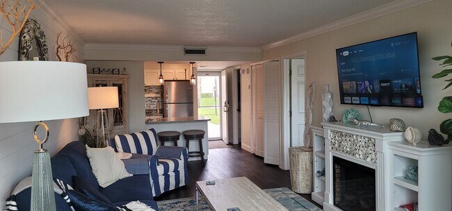 Building Photo - 1830 Robalo Dr