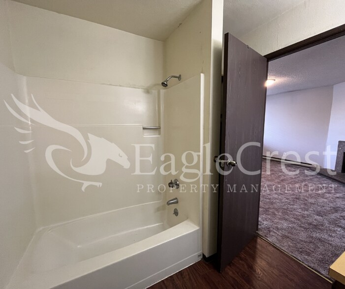 Building Photo - 17/19 S. Roosevelt