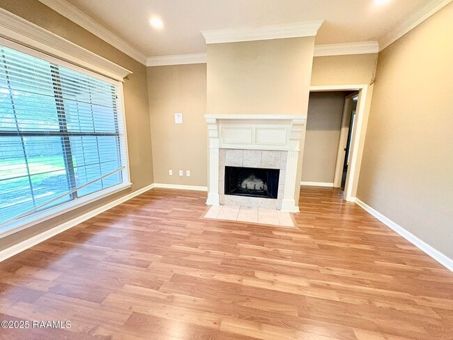 Building Photo - 121 Troubadore Dr