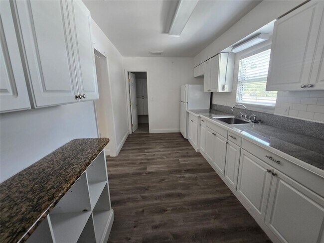 Building Photo - 4919 S Renellie Dr