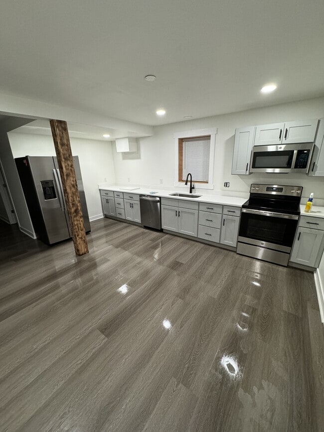 Building Photo - 205 Shady Oak Ln
