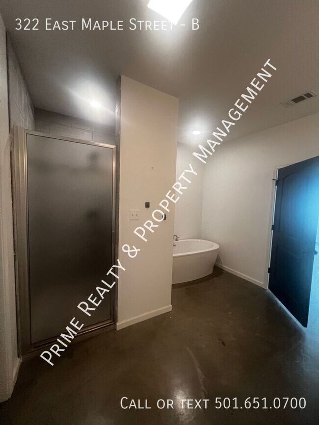 Building Photo - 322 E Maple St