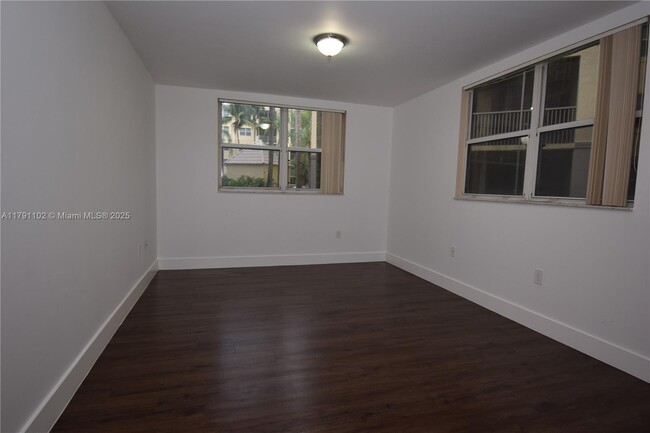 Building Photo - 8333 Lake Dr