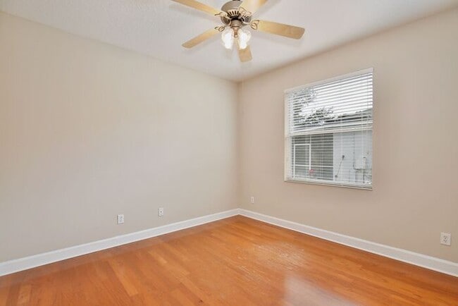 Building Photo - Stunning 4/3 Pool Home with a Bonus Room a...