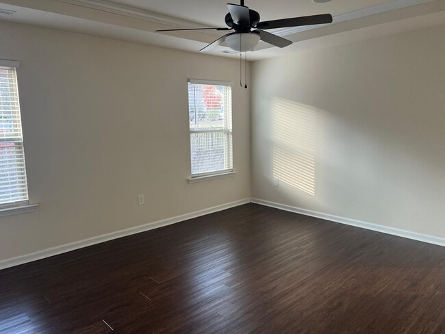 Building Photo - 2121 Chipley Dr