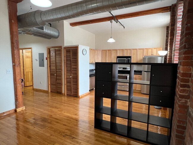 Building Photo - 325 Lafayette St