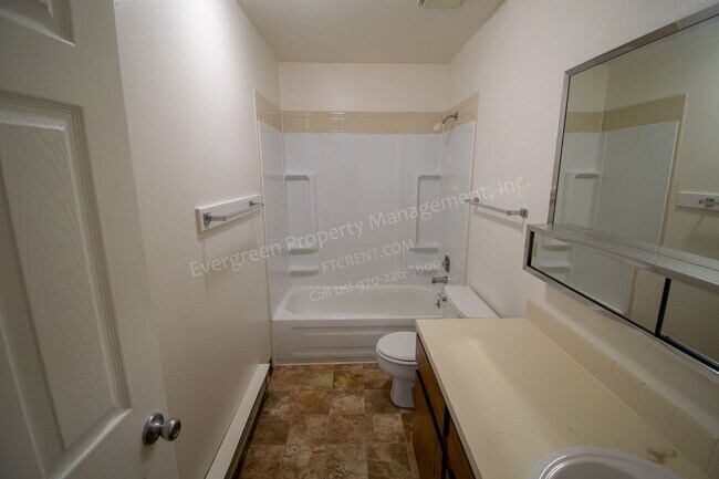 Building Photo - 3950 Manhattan Ave