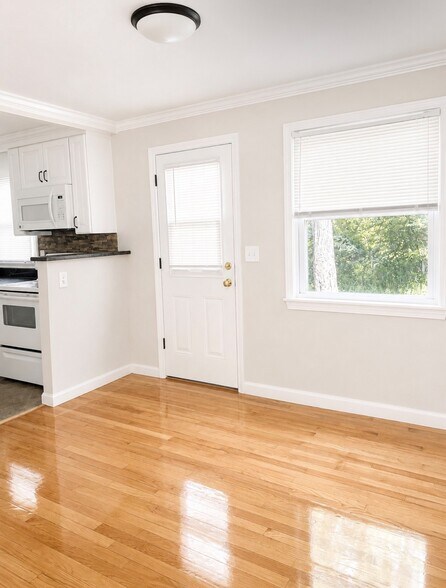 dininig room - 20 Hobart Ln