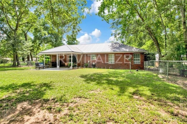 Building Photo - Beautifully Updated 3/2 Brick Home in Foley with New Appliances!