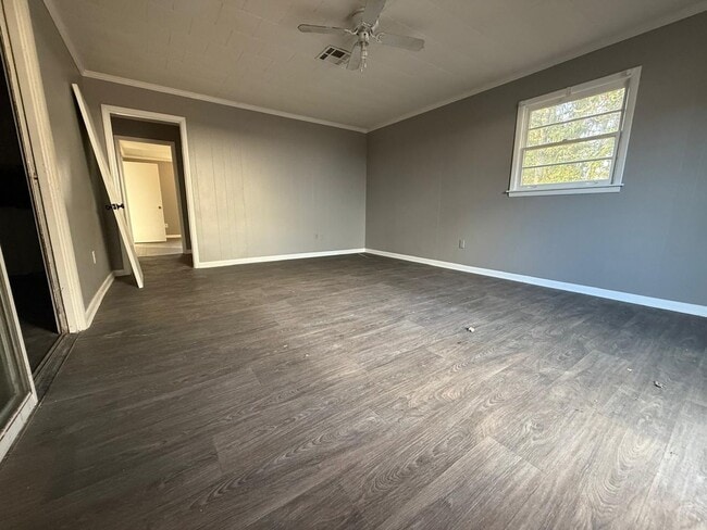 Building Photo - For Rent — Spacious & Affordable 4 Bedroom Home!