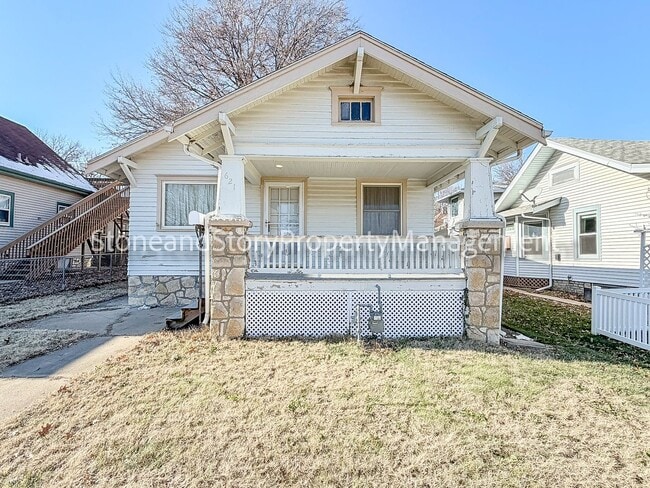 Building Photo - 2 bedroom 1 bath