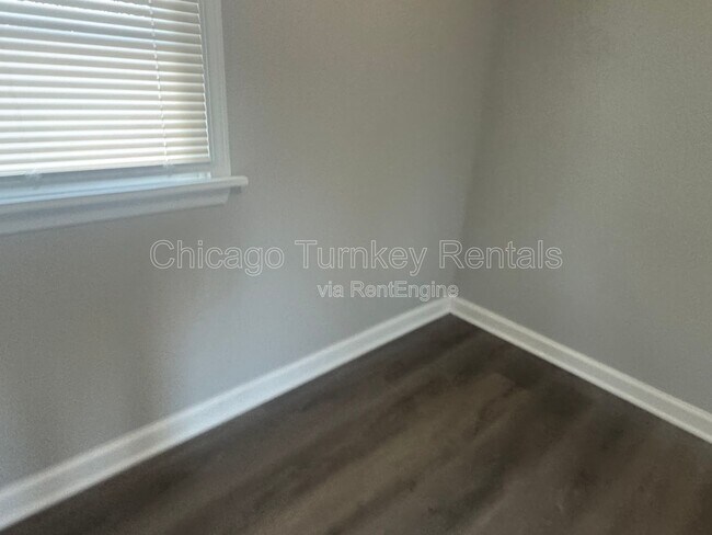 Building Photo - 1542 Shirley Dr