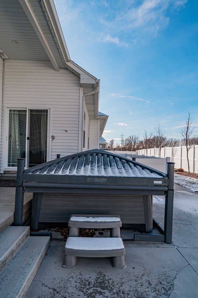 Building Photo - 949 Greenwillow Ln