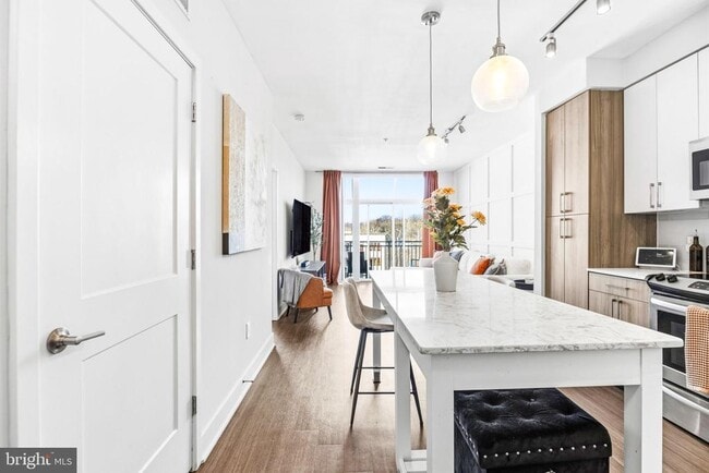 Building Photo - 145 Riverhaven Dr