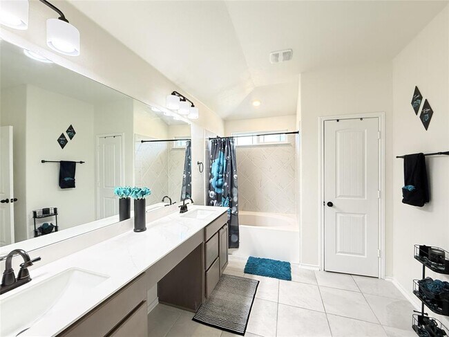 Building Photo - 4644 Padula Dr