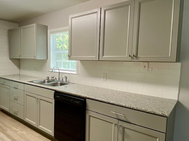 Building Photo - 3600 Maple Ave