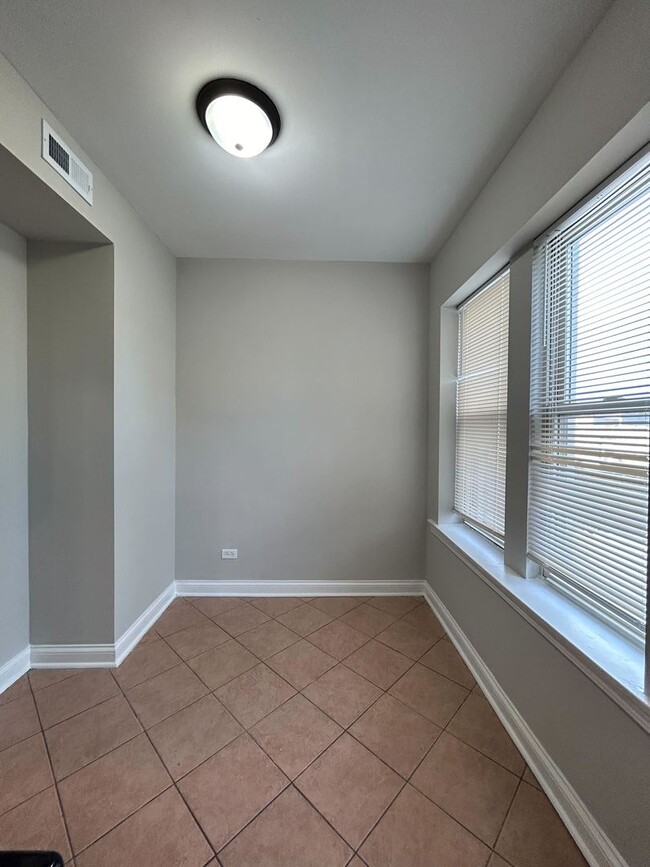 Building Photo - 7150 S Cornell Ave