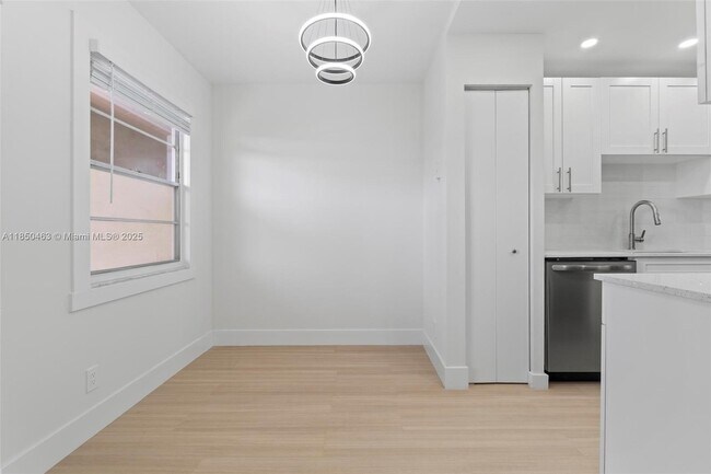 Building Photo - 1300 SW 124th Terrace