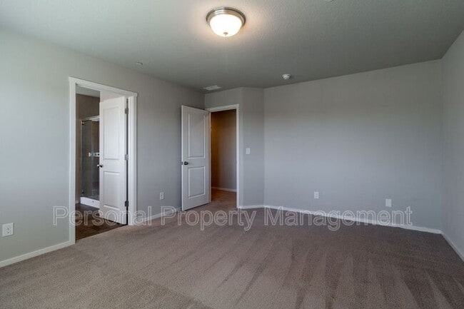 Building Photo - 1708 NE Pioneer Ln