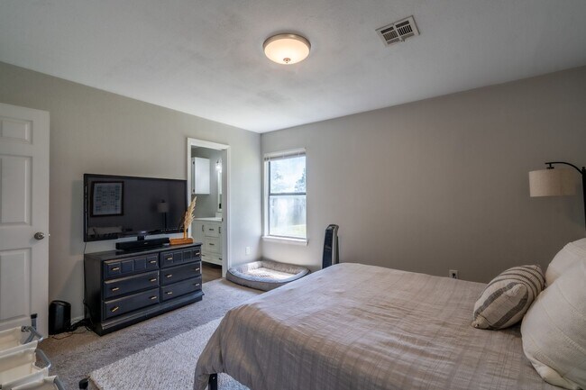 Building Photo - Gorgeous Bixby Home!