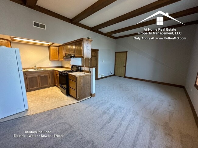 Building Photo - 103 E 10th St