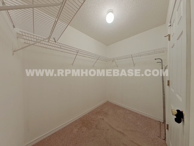 Building Photo - 338 Apple Dr